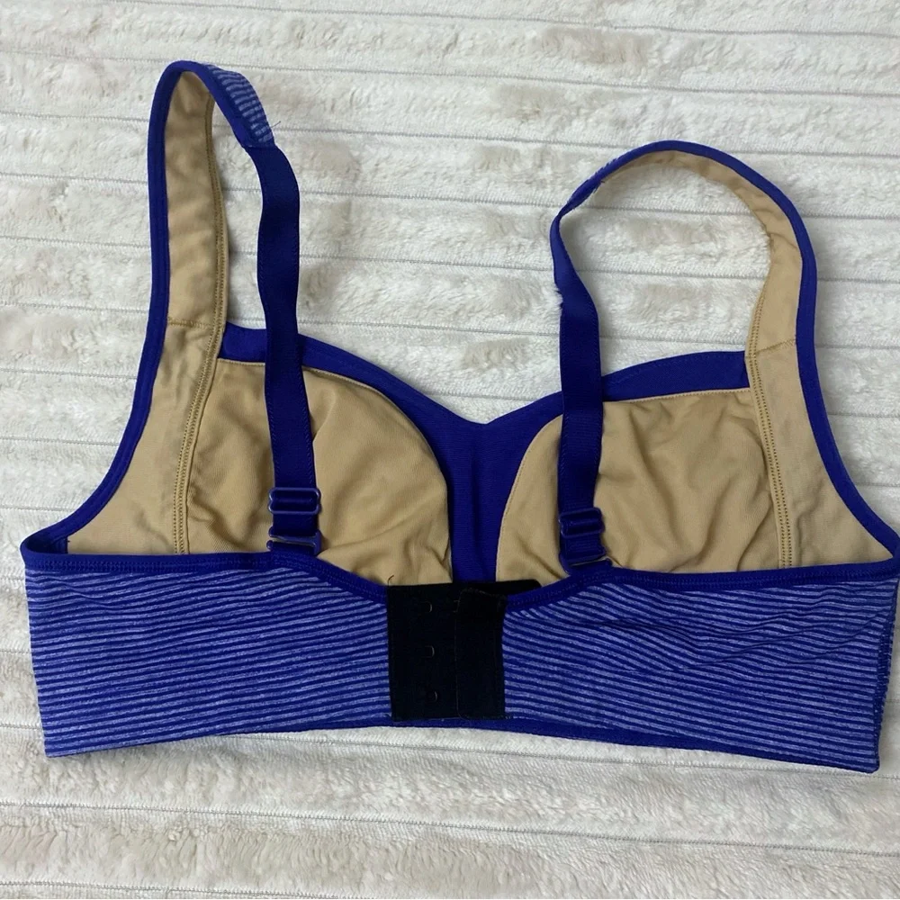 Lululemon / Ta Ta Tamer sports bra - Picture 3 of 4